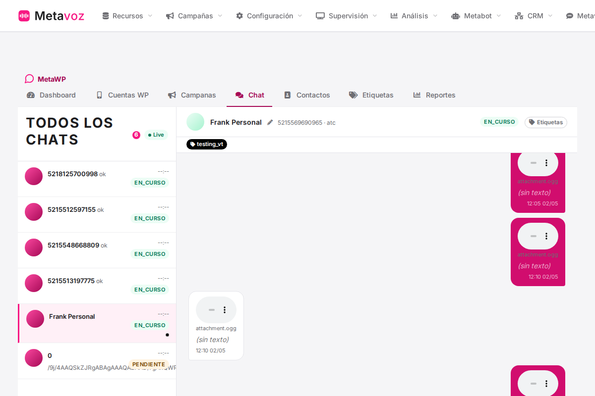 Consola de WhatsApp empresarial con conversaciones activas y plantillas